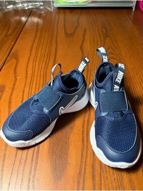 Nike Kids Navy/White Flex Runner 3 Slip-On Sneakers